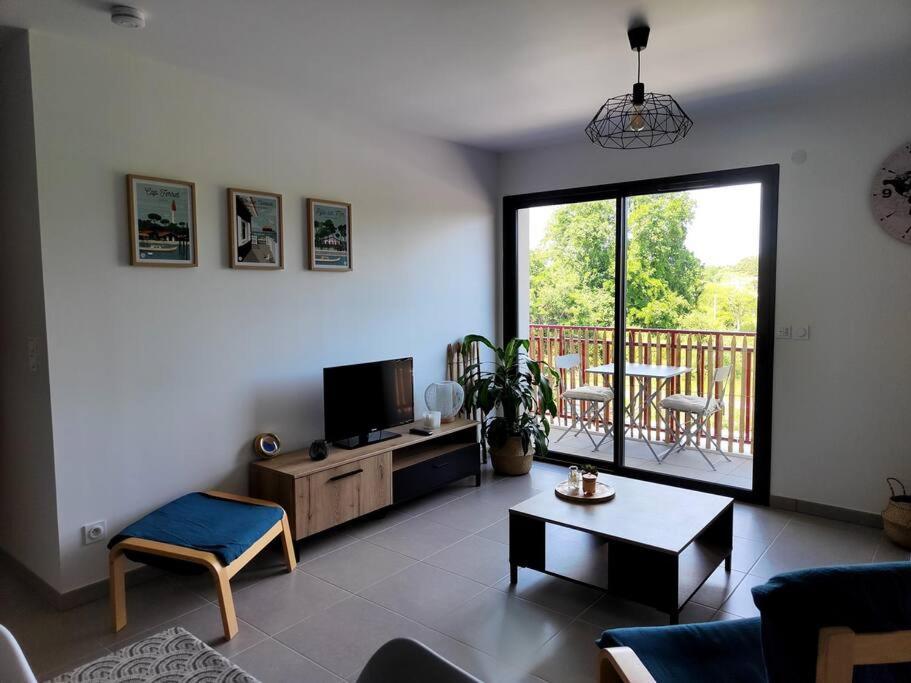 Location De Vacances A Andernos - Appartement 2 Chambres Dans Residence Neuve Екстер'єр фото